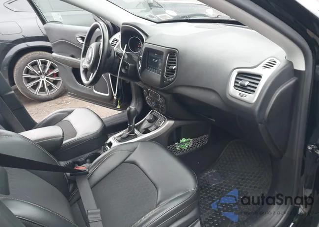 3C4NJDBB1KT847690: 44115779