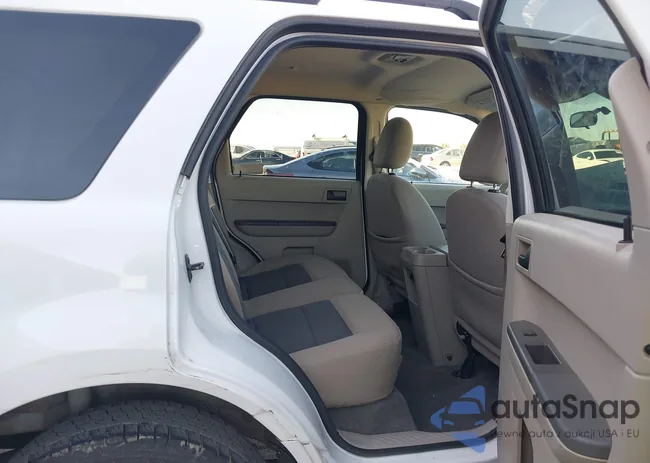 1FMCU49H58KB99530: 44116765