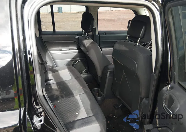 1C4NJRFBXED858706: 44116786