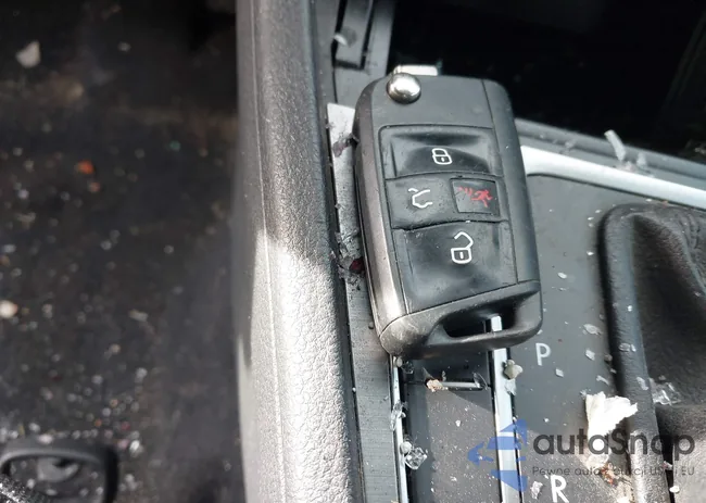 3VW017AU1HM500584: 44117077