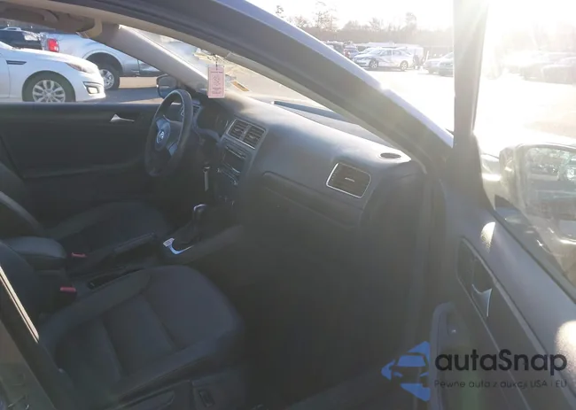 3VWD17AJ4EM369945: 44116137