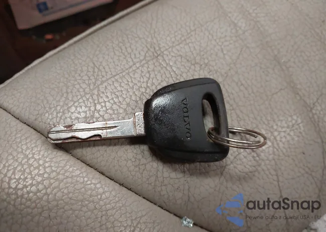 YV1SW64A042415269: 44116289