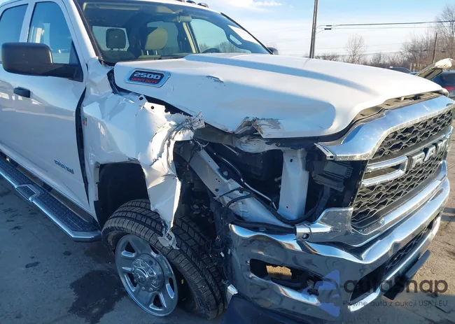 3C6UR5CJ3LG100769: 44116346