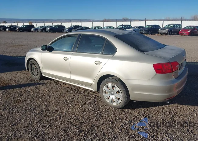 3VWD17AJ8EM302247: 44117569