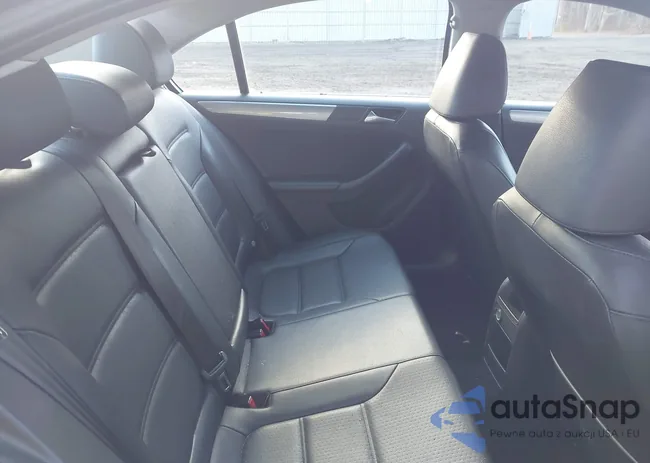 3VWD17AJ4FM290812: 44117633