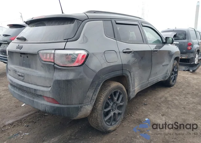 3C4NJDBB2NT184828: 44117693