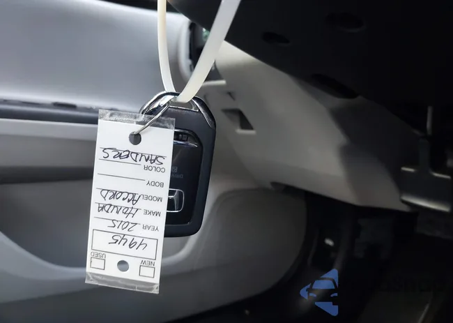 1HGCR3F90FA021963: 44117915