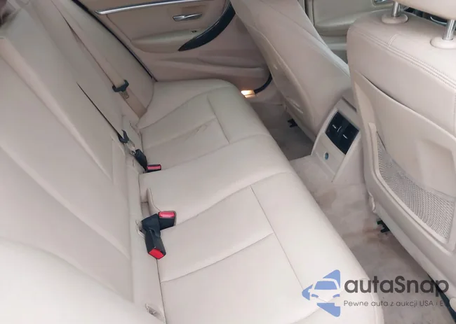 WBA8E9G54GNT83882: 44118061