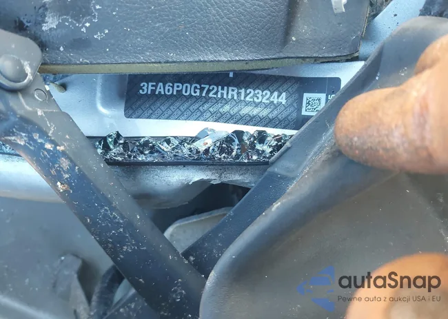 3FA6P0G72HR123244: 44118089