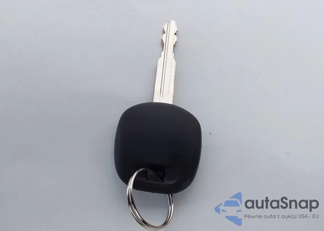 2T1BURHE2KC243190: 44117276