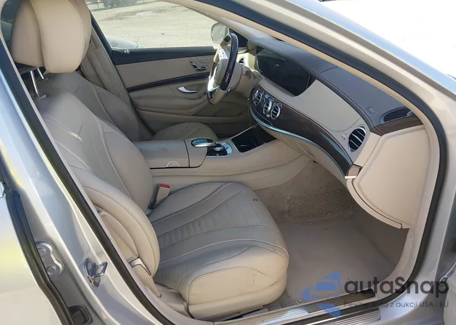 WDDUG8DB1KA453733: 44117404