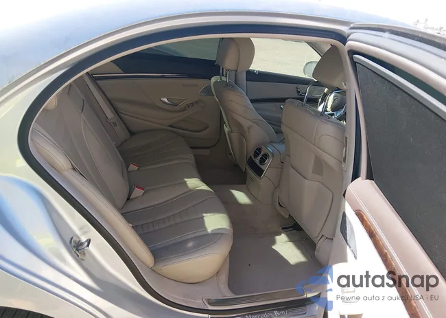 WDDUG8DB1KA453733: 44117404