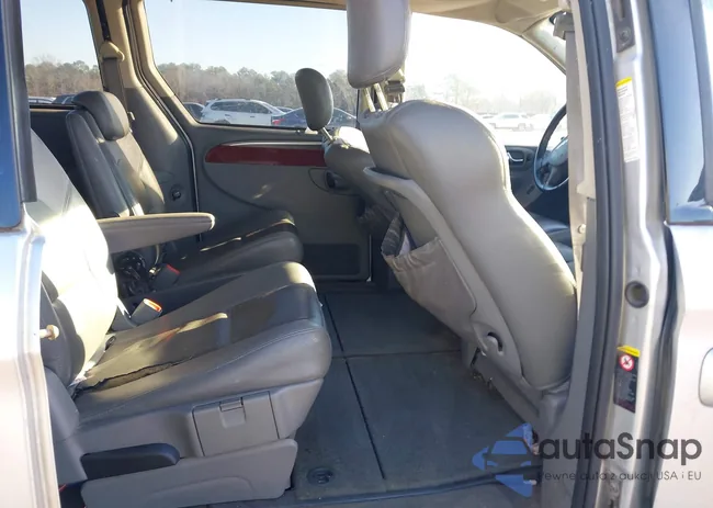 2C8GP64L25R548143: 44118514