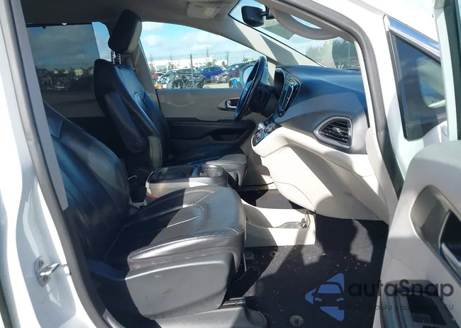 2C4RC1BG7LR113856: 44118280