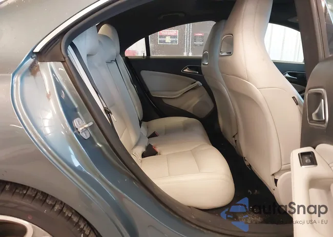 WDDSJ4EB1EN049022: 44118404