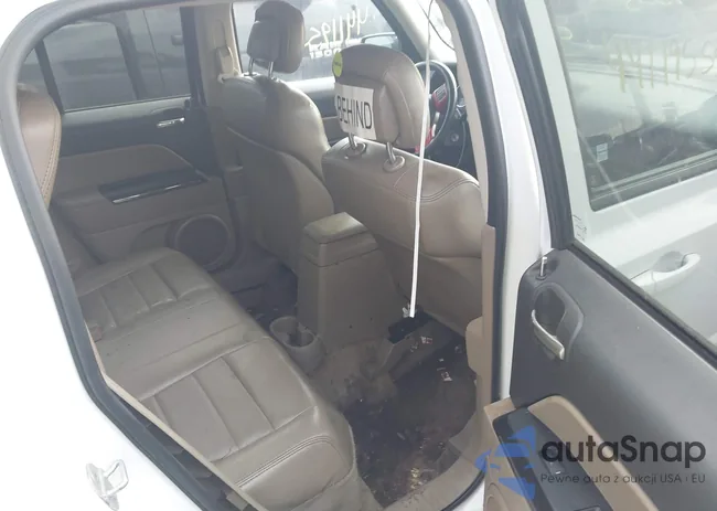 1C4NJRCB2DD101835: 44119555