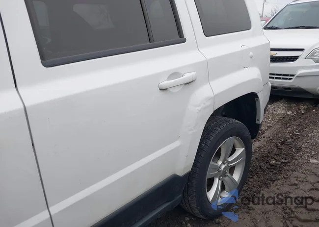 1C4NJRCB2DD101835: 44119555