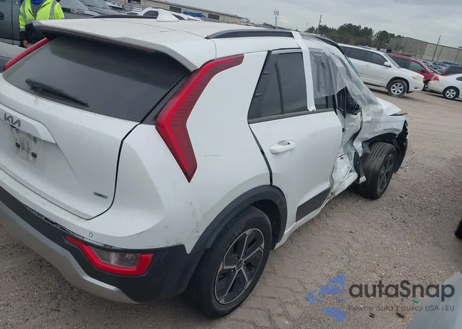 KNDCR3LE7P5116112: 44119709