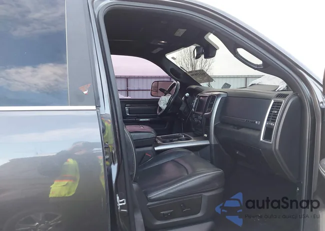 3C6UR5GL7JG409640: 44119890