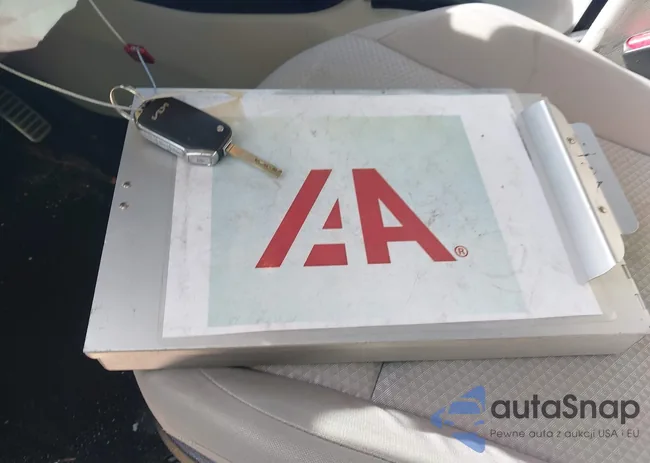 KNDJ23AU2N7162082: 44119132