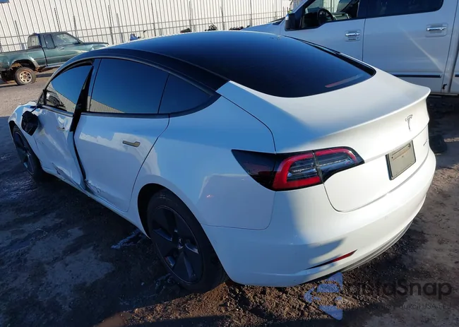 5YJ3E1EB1MF975788: 44120659