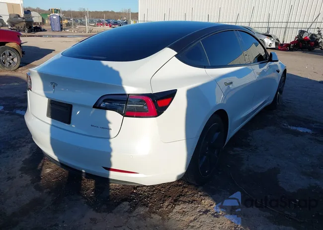 5YJ3E1EB1MF975788: 44120659