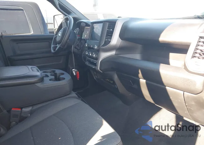 3C6UR5HL6RG190096: 44120958