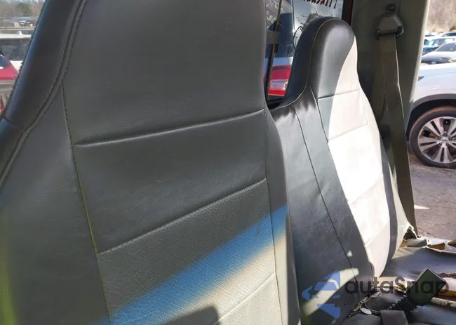 1FTYR10D82TA56710: 44120206