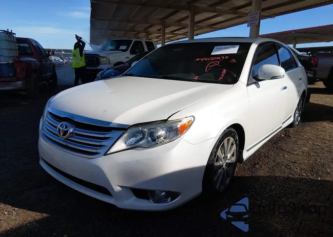 4T1BK3DB8BU410584: 44120470