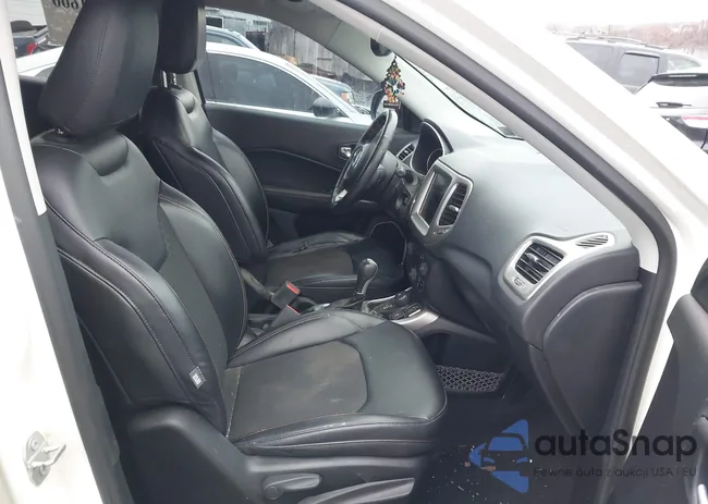 3C4NJDBB3JT161858: 44121600