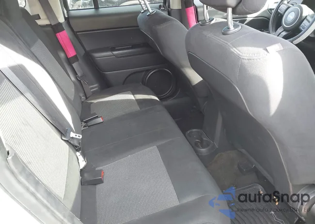 1C4NJPBB8GD602819: 44121689