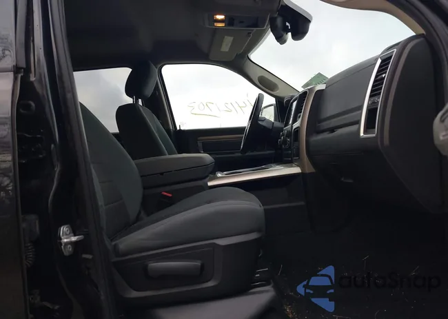 1C6RR6LT9JS132483: 44121703