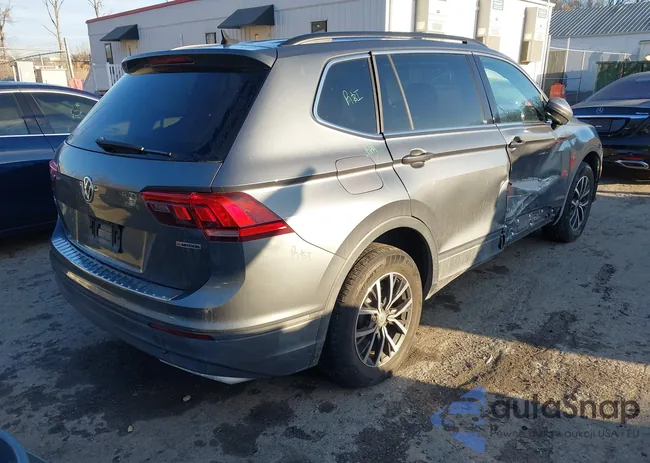 3VV2B7AX0KM098875: 44121817