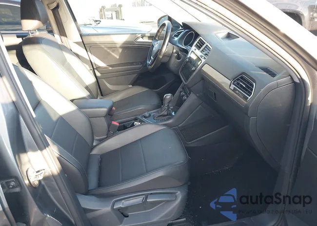 3VV2B7AX0KM098875: 44121817