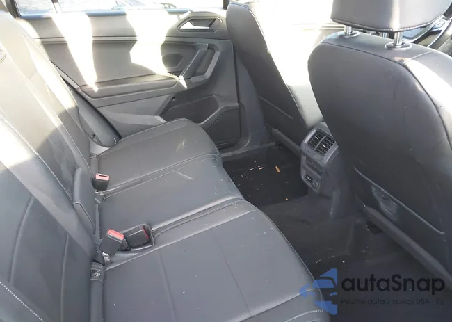 3VV2B7AX0KM098875: 44121817