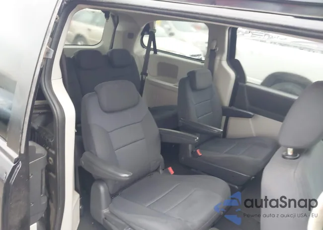 2D4RN5D10AR146370: 44121844