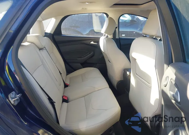 1FADP3J27HL291367: 44121889