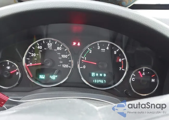 1C4PJMAK8CW215551: 44121926