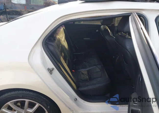 1G1ZE5E05CF162053: 44122030