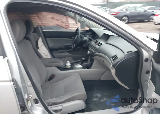 1HGCP2F39CA208108: 44121094