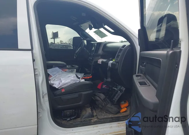 3C6UR5HJ4RG374175: 44121312