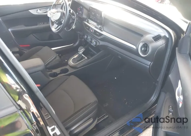 3KPF24ADXPE518017: 44122791