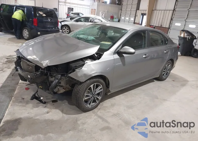 3KPF24AD1RE704029: 44122933