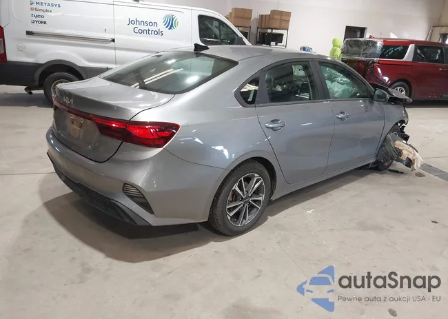 3KPF24AD1RE704029: 44122933