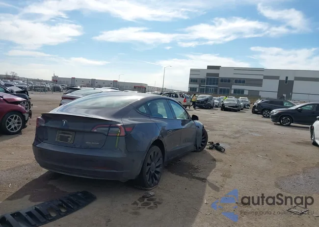 5YJ3E1EC4PF625357: 44122441