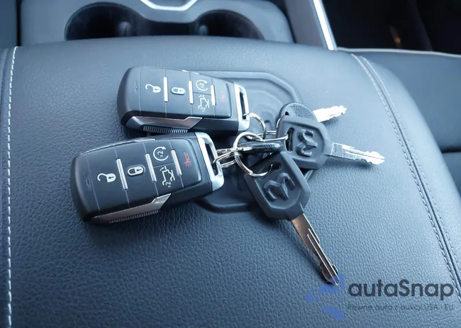 1C6SRFJM6NN225592: 44123571