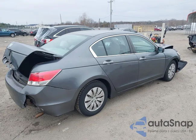 1HGCP2F30AA124014: 44123651