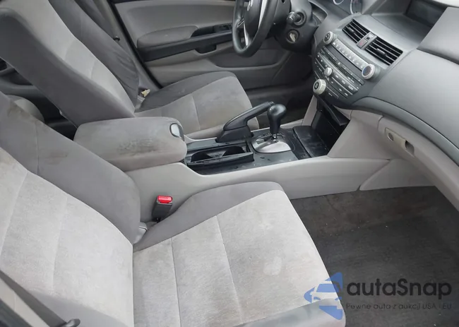 1HGCP2F30AA124014: 44123651