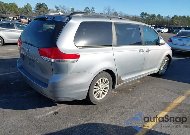 5TDYK3DC6BS005223: 44123732