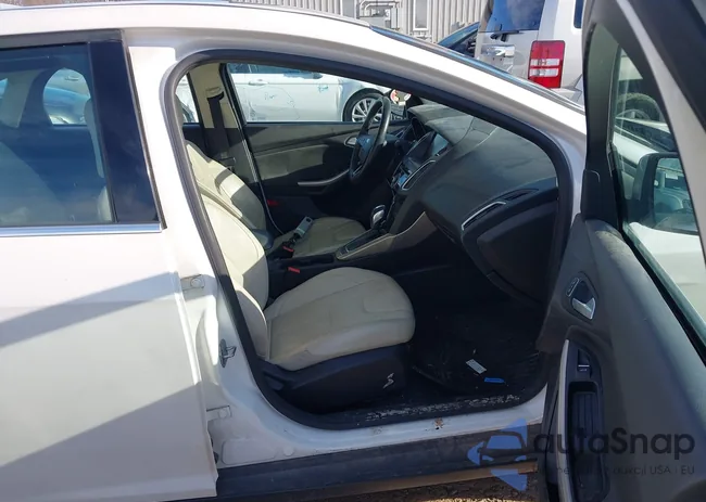 1FADP3J21FL268440: 44123786